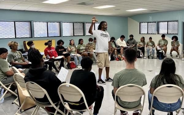 Author Barak Bomani hosting a discussion Author Barak Bomani hosting a discussion